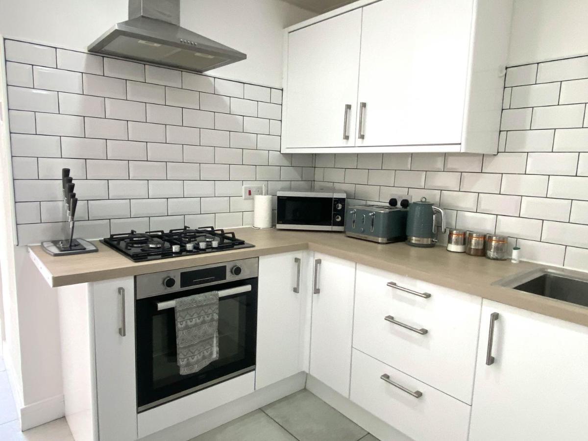 2 Bed Town Centre Nr Theatre Free Park Wi-Fi & Garden Apartamento Aylesbury  Exterior foto