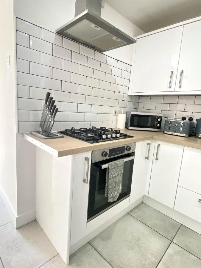 2 Bed Town Centre Nr Theatre Free Park Wi-Fi & Garden Apartamento Aylesbury  Exterior foto