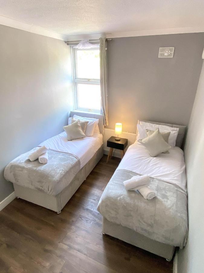2 Bed Town Centre Nr Theatre Free Park Wi-Fi & Garden Apartamento Aylesbury  Exterior foto