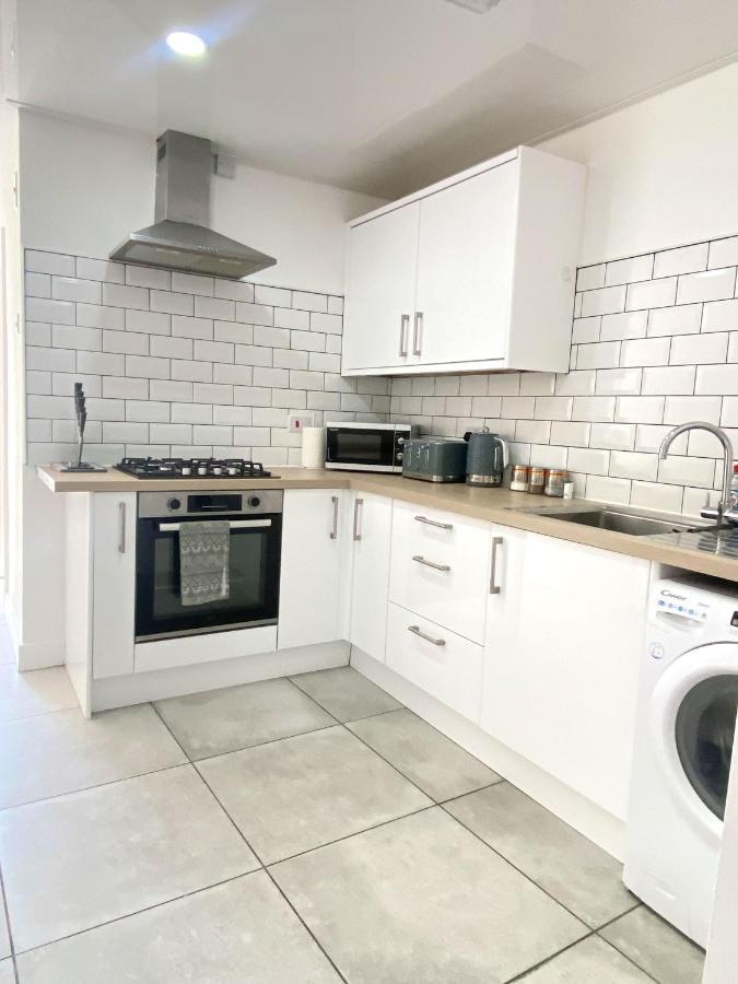 2 Bed Town Centre Nr Theatre Free Park Wi-Fi & Garden Apartamento Aylesbury  Exterior foto