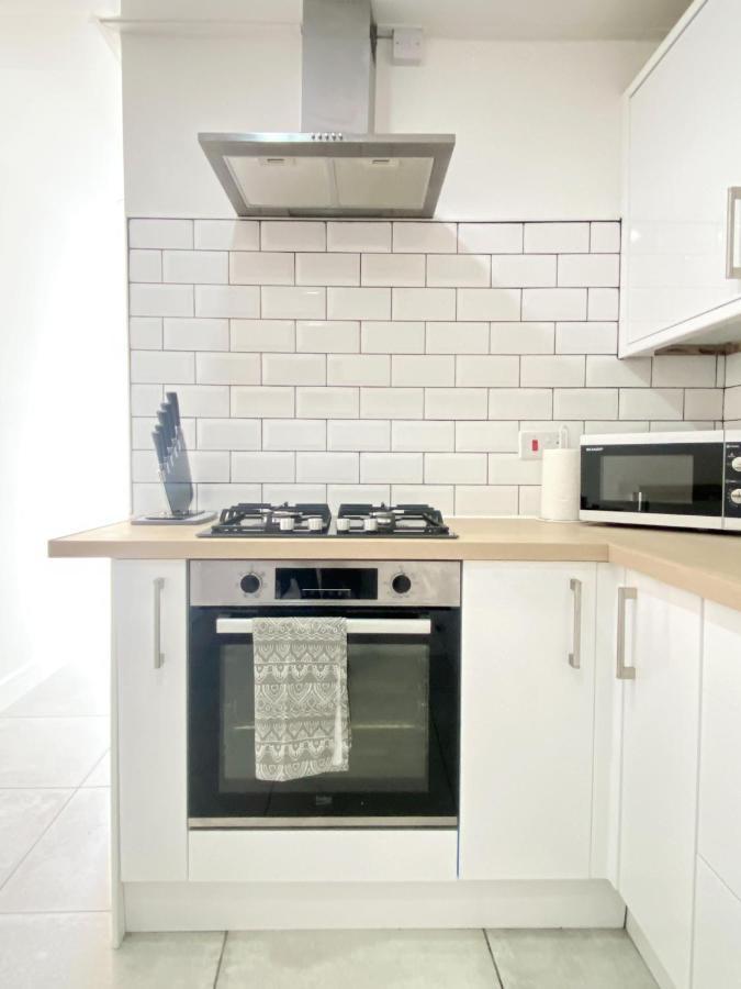 2 Bed Town Centre Nr Theatre Free Park Wi-Fi & Garden Apartamento Aylesbury  Exterior foto